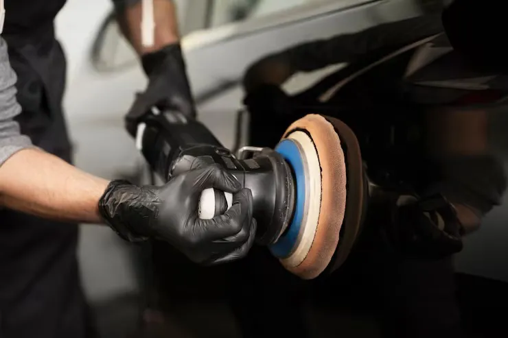 Pintura e polimento automotivo